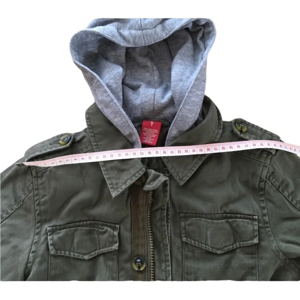 Arizona Jean Company Green cargo  Jacket zipper and buttons to close